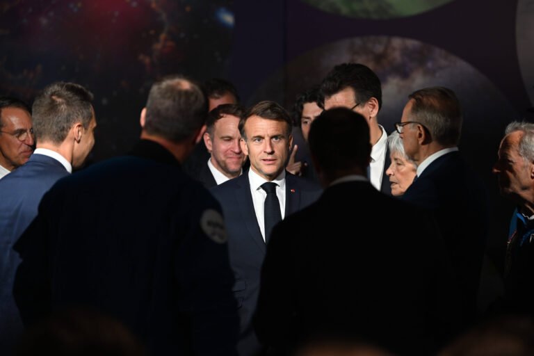 Macron appelle au compromis pour un budget 2026 stable.